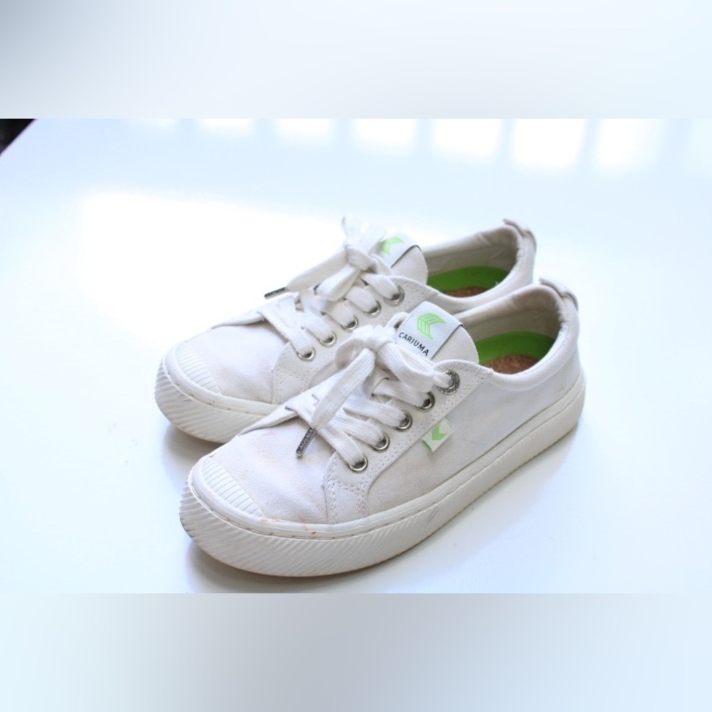 Cariuma low top sneakers